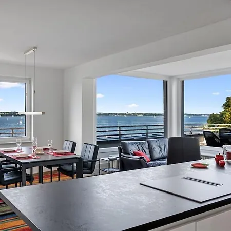 Terrace 11 Comfortable Semesterbostad *